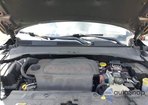 2018 Jeep Compass Latitude 4X4 z USA, uszkodzony, nr VIN 3C4NJDBB8JT245724